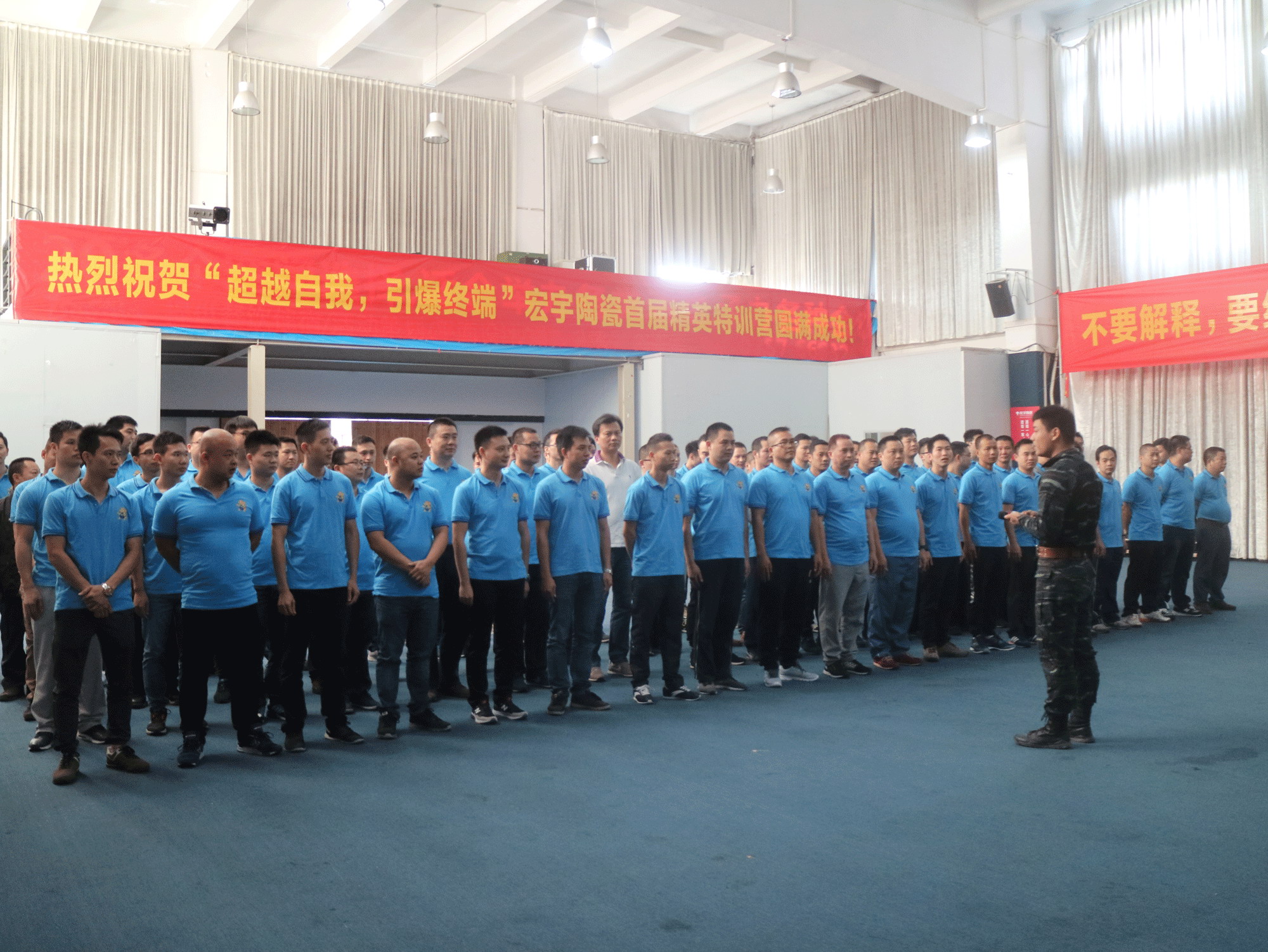 �������R�������մɾ�Ӣ��Ӗ�I�A�M�e��